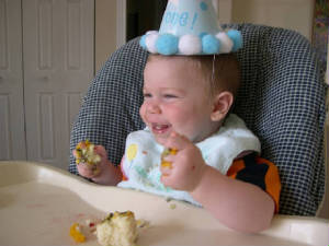 masonhavingfirstbdaycak.jpg